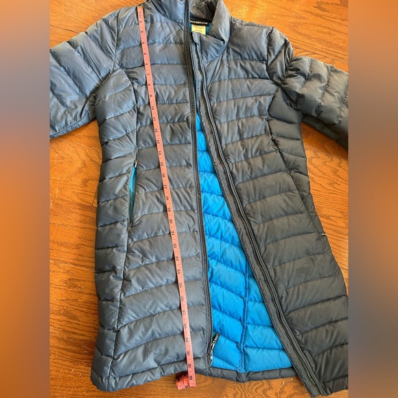 Patagonia Women's Navy Puffer Coat - Picture 2 of 6